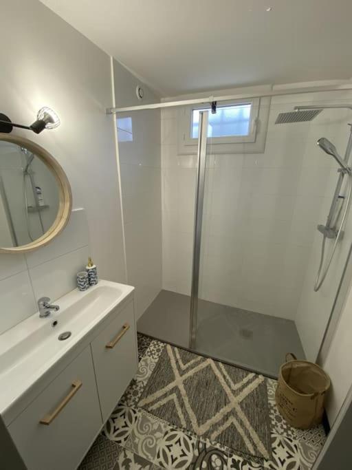 Appartement Tout Equipe 2 Chambres + Jardin Saix  Exterior photo